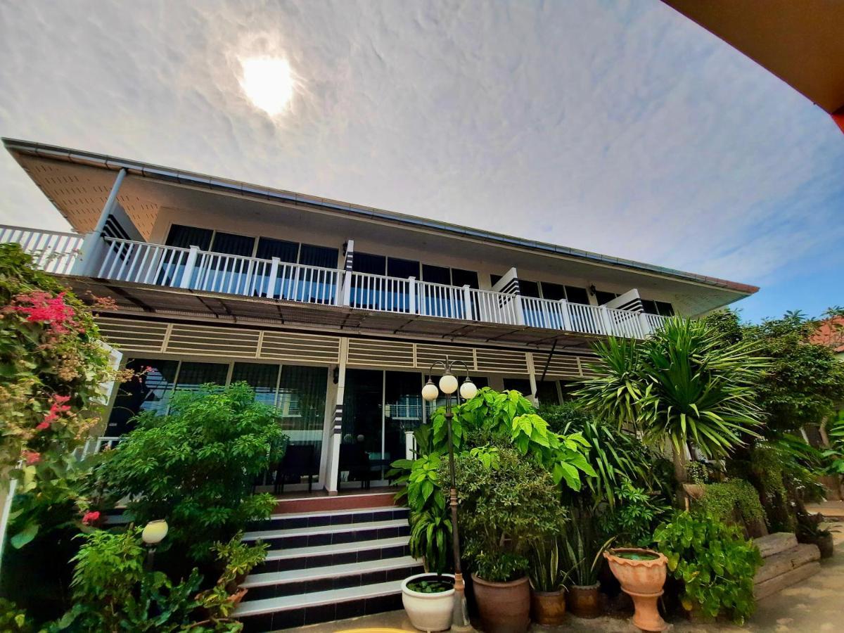 Koh Larn Riviera Hotel Exterior foto
