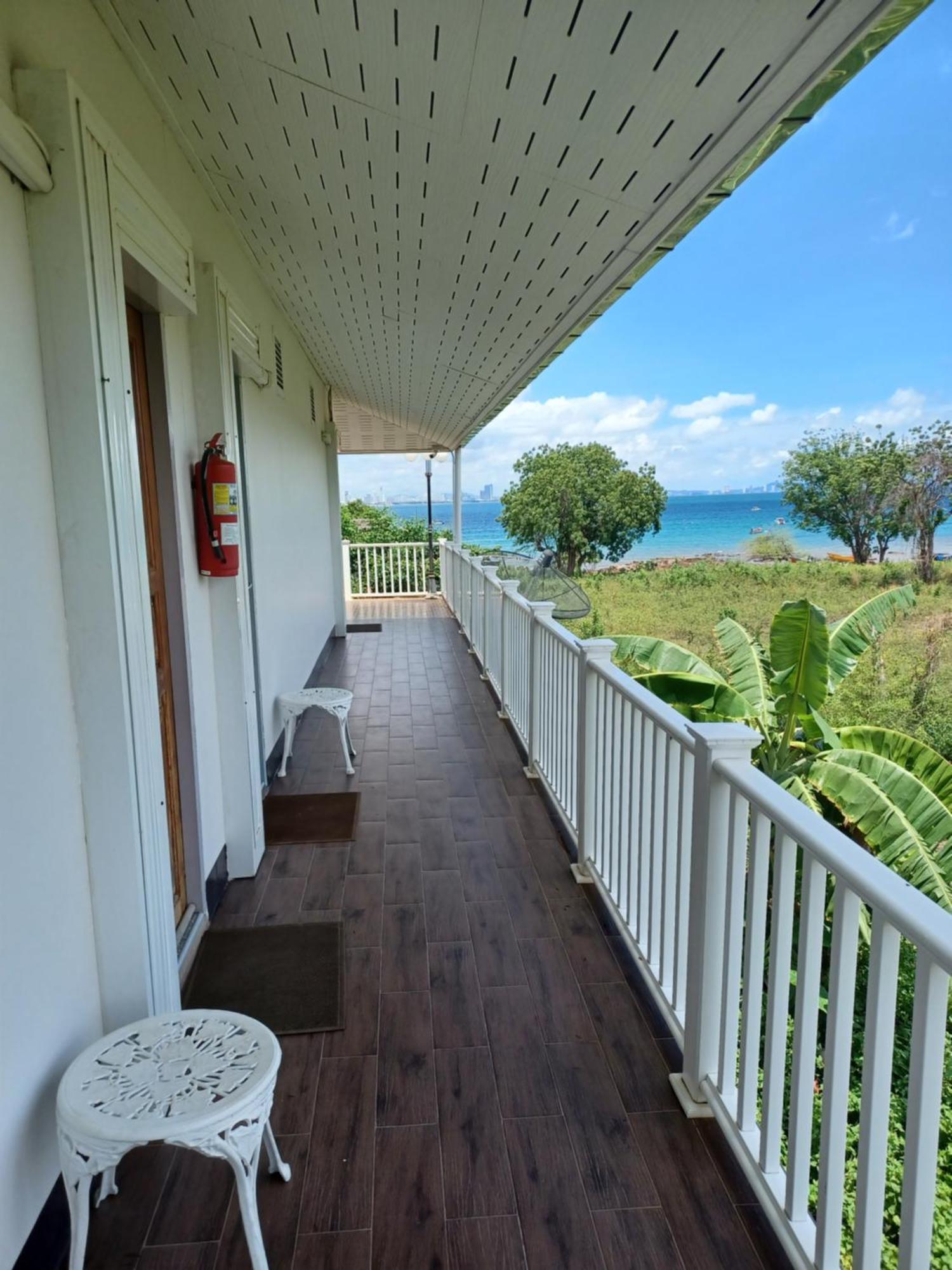 Koh Larn Riviera Hotel Exterior foto