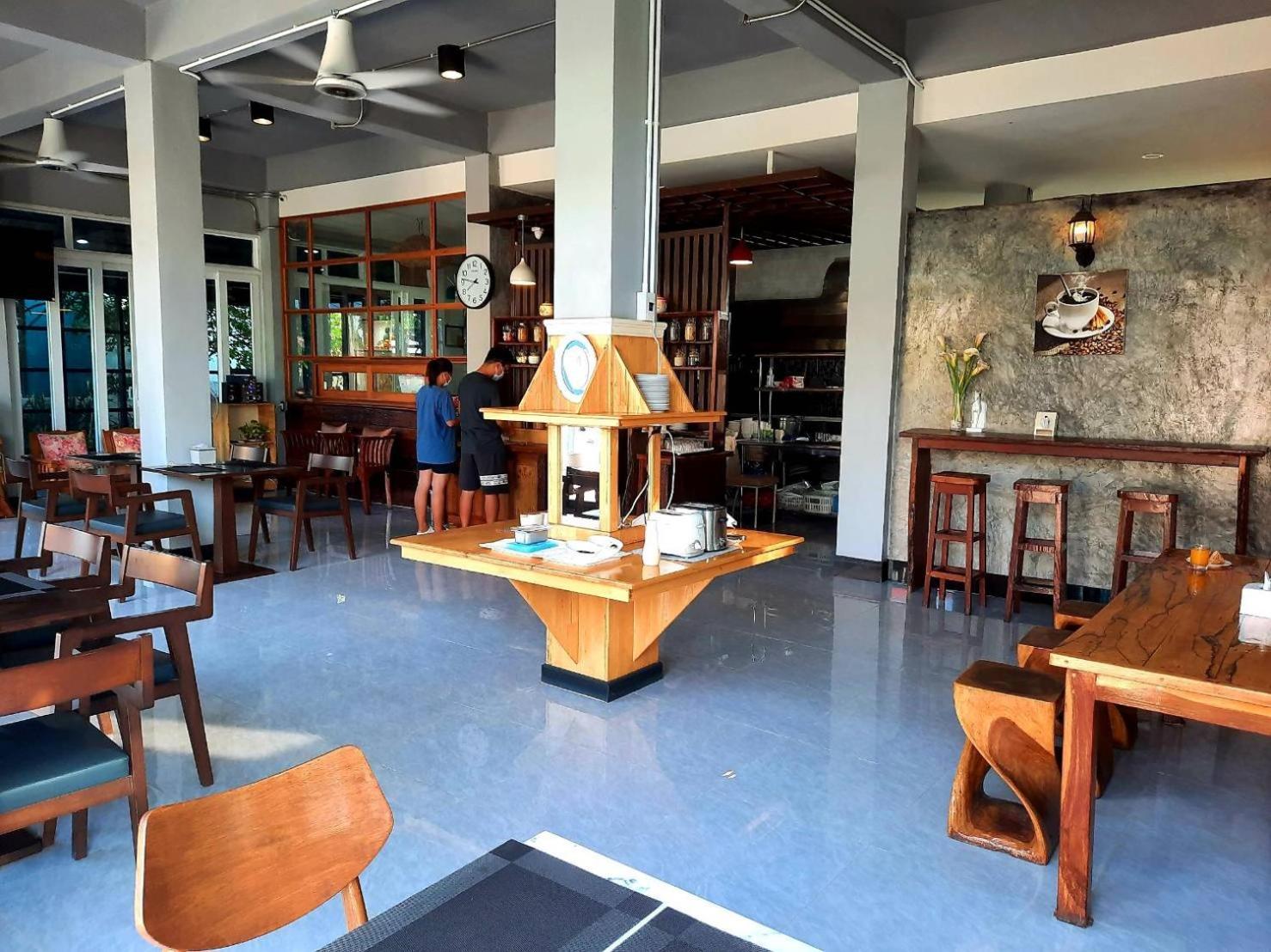 Koh Larn Riviera Hotel Exterior foto