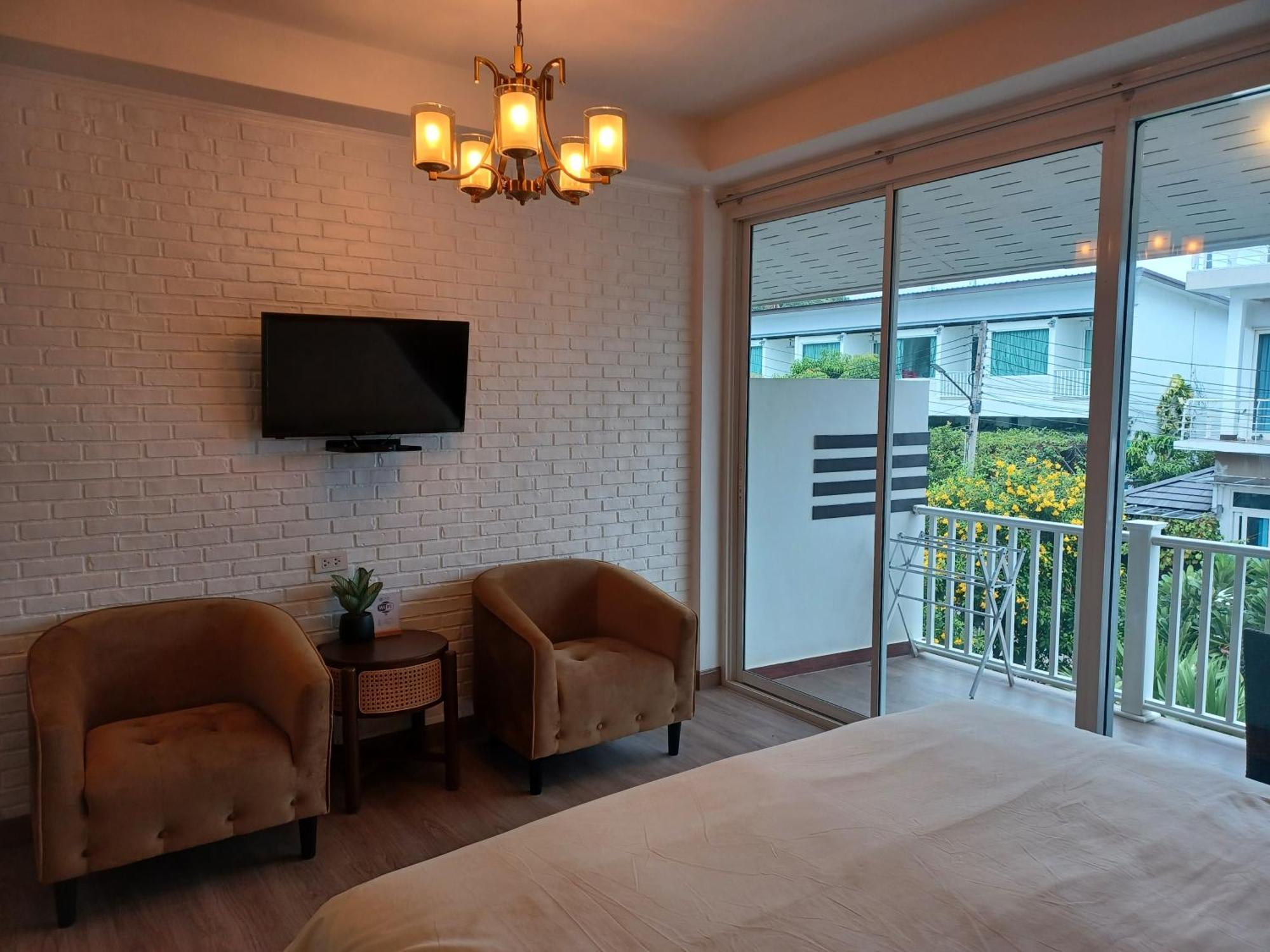 Koh Larn Riviera Hotel Exterior foto